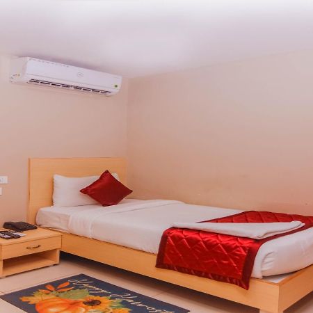 Hotel Vinayaga ティルプル エクステリア 写真