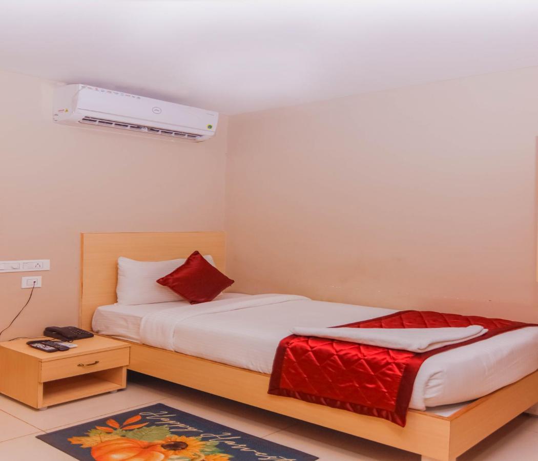 Hotel Vinayaga ティルプル エクステリア 写真