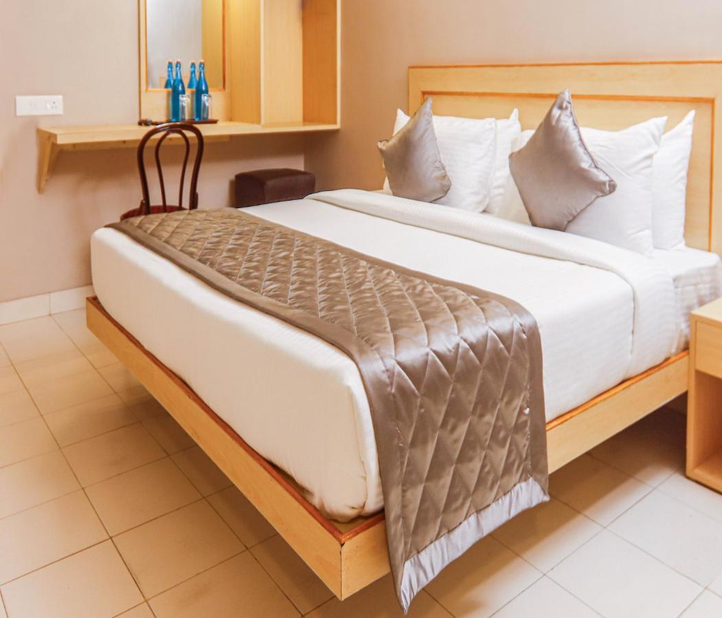 Hotel Vinayaga ティルプル エクステリア 写真