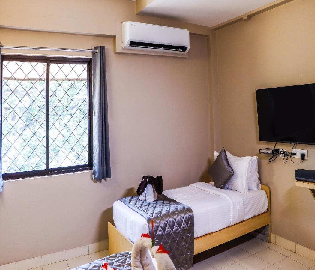 Hotel Vinayaga ティルプル エクステリア 写真