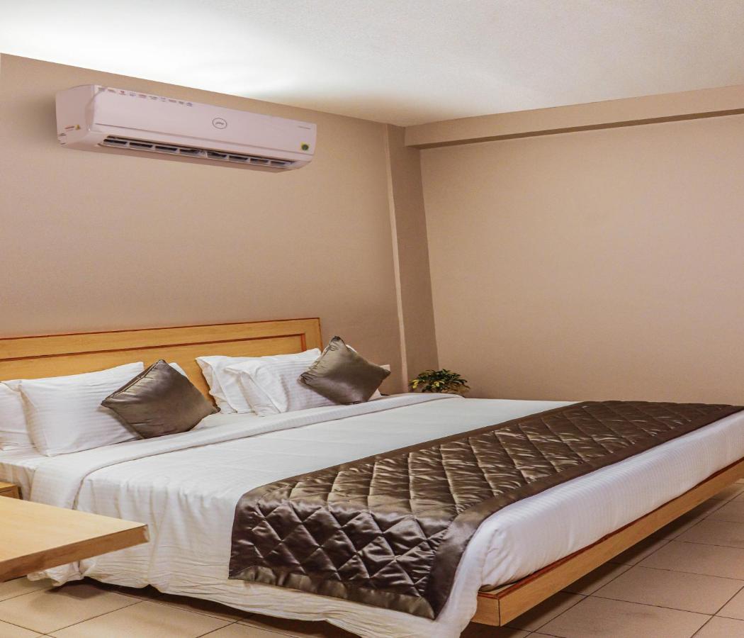 Hotel Vinayaga ティルプル エクステリア 写真